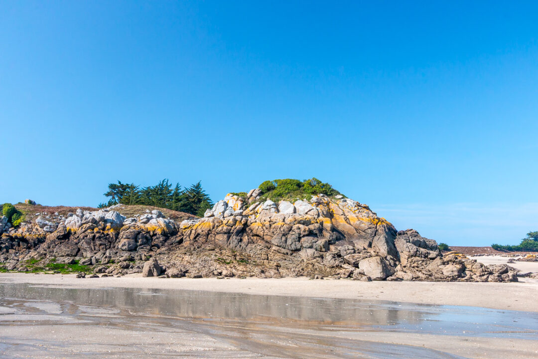 Photo d'un rocher sur la côte de Saint-Jacut-de-la-Mer en Bretagne